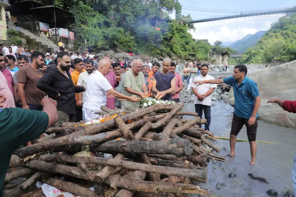प्रशासन की बातों को आवाज देने वाले अधिकारी की आवाज हमेशा के लिए हुई खामोश , पंचतत्व में विलीन हुए गिरिजा शंकर जोशी