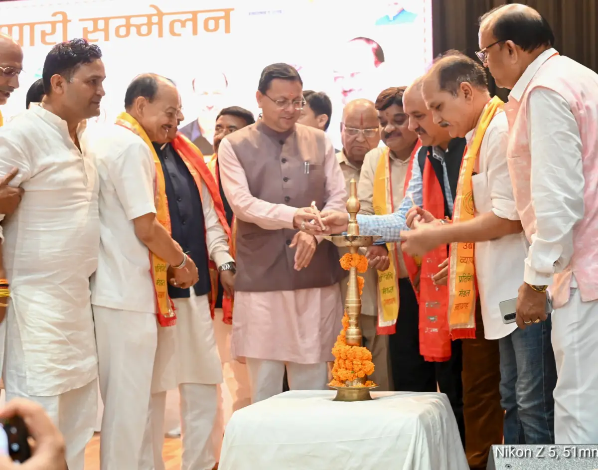 व्यापारियों के लिए धामी का बड़ा ऐलान! आपदा राहत से लेकर बाजारों की सड़कों तक, 8 घोषणाओं से कारोबारियों को राहत की उम्मीद
